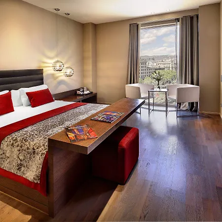Olivia Plaza Hotel 4*