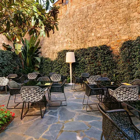Olivia Plaza 4*