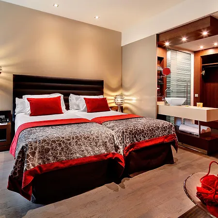 オリビア プラザ ホテル 4*