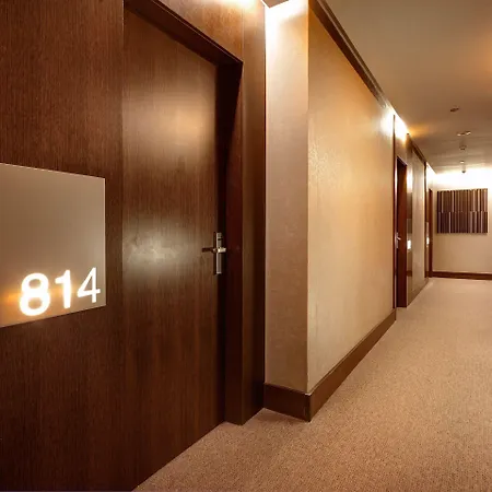 オリビア プラザ 4* バルセロナ