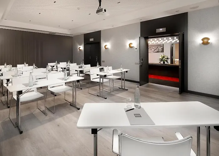 Olivia Plaza Hotel 4*