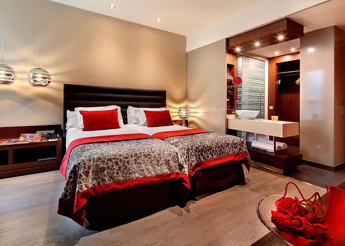 Olivia Plaza Hotel 4*