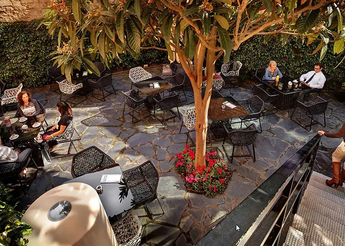 Olivia Plaza Hotel 4*