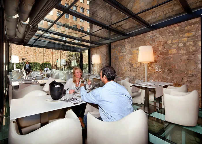 Olivia Plaza Hotel